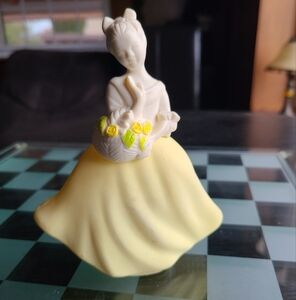 Elegant Yellow Figurine Avon Vintage PERFUME bottle <empty>